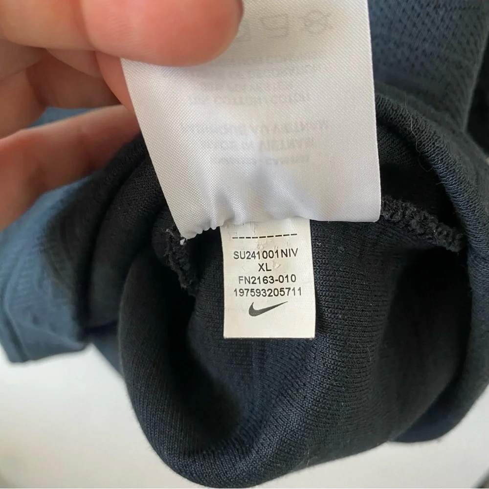 Nike Air Embossed black shirt - Picture 10 of 10